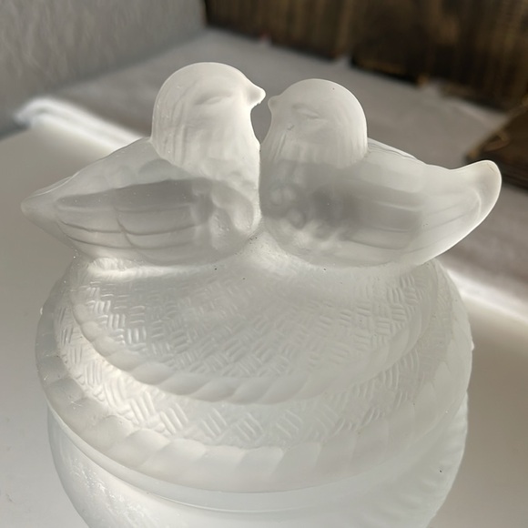 Vintage Kissing Doves Love Birds Frosted Glass Powder Box Trinket Dish 🕊️🕊️ - Picture 4 of 8